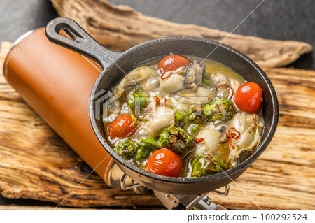 Ajillo Spanish cuisine Clam Ahijo (Oil baked dish) 100292524