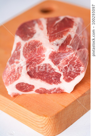 大塊肉，大理石花紋豬肩腰肉 100293097