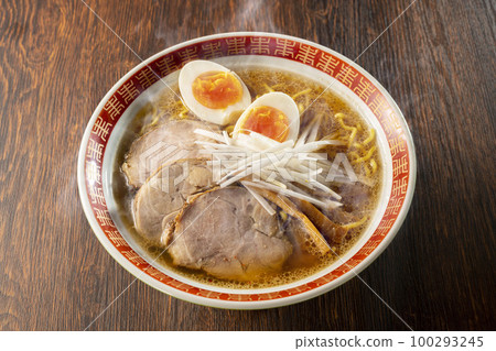 Delicious ramen 100293245