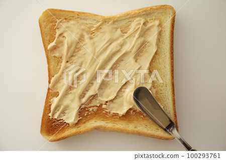 apply peanut cream 100293761