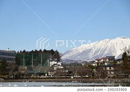 從高松池看到的岩手山 從高松池看到的岩手山 100293908