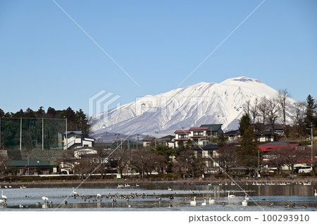 從高松池看到的岩手山 從高松池看到的岩手山 100293910