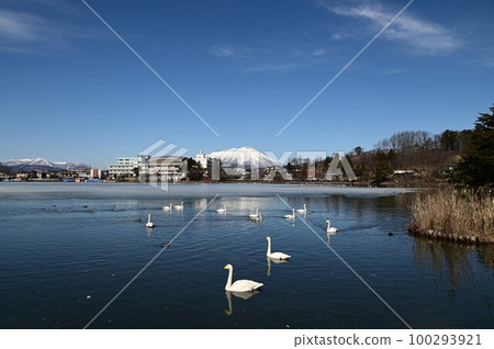 Mount Iwate seen from Takamatsu Pond Mount Iwate seen from Takamatsu Pond 100293921