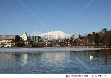 Mount Iwate seen from Takamatsu Pond 100293930