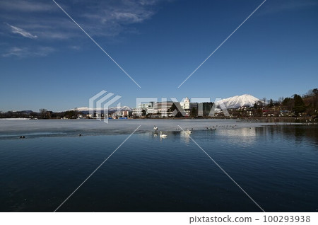 Mount Iwate seen from Takamatsu Pond 100293938