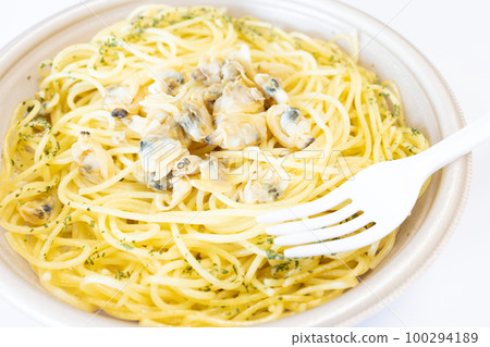 Delicious convenience store vongole pasta 100294189