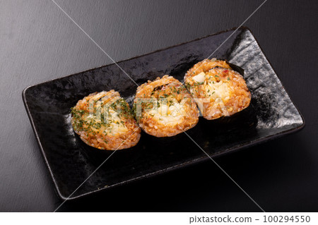 Mozzarella cheese and pork kimchi kimbap 100294550