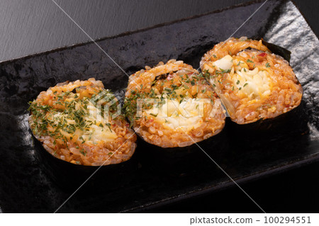 馬蘇里拉芝士豬肉泡菜包飯 100294551