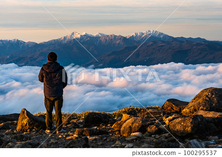 來馬山的黎明（從山頂眺望南阿爾卑斯山） 100295537