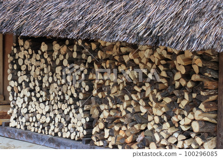 Firewood Burning wood 100296085