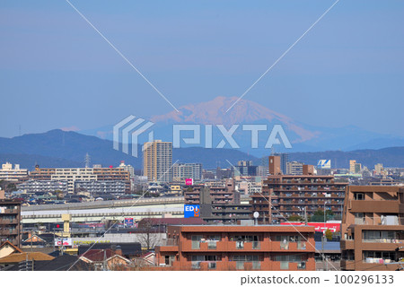 《愛知縣》名古屋街景 從天白區上田稻葉山公園看冬天的御嶽山 《愛知縣》名古屋街景 從天白區上田稻葉山公園看冬天的御嶽山 100296133