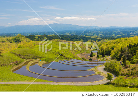 Ogi Tanada(熊本縣產山村)的稻田和藍天 Ogi Tanada(熊本縣產山村)的稻田和藍天 100296317