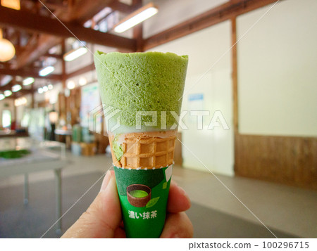 Eat matcha ice cream in Higashi Mikawa in summer Eat matcha ice cream in Higashi Mikawa in summer 100296715