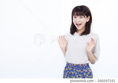 A woman in her thirties who is surprised with a smile A woman in her thirties who is surprised with a smile 100297181