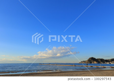 Haraoka Beach and Haraoka Pier on the Boso Peninsula 100297543