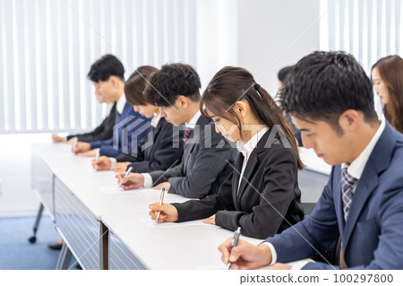 Business seminar 100297800