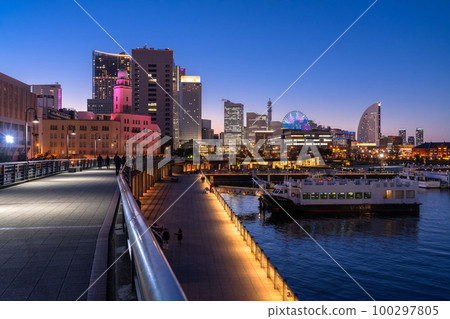 《神奈川縣》橫濱港鎮夜景,大象鼻子公園 《神奈川縣》橫濱港鎮夜景,大象鼻子公園 100297805
