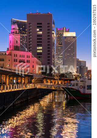 《Kanagawa Prefecture》 Night view of Yokohama Port Town, Elephant Nose Park 100297815