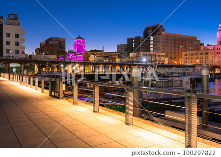 《Kanagawa Prefecture》 Night view of Yokohama Port Town, Elephant Nose Park 100297822