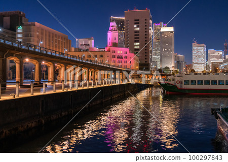 《神奈川縣》橫濱港鎮夜景,大象鼻子公園 《神奈川縣》橫濱港鎮夜景,大象鼻子公園 100297843