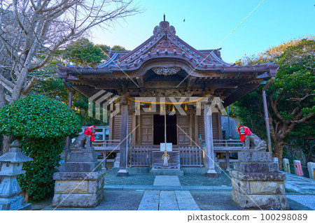 Main hall (oratory) of Koyurugi Shrine in Koshigoe, Kamakura City, Kanagawa Prefecture Main hall (oratory) of Koyurugi Shrine in Koshigoe, Kamakura City, Kanagawa Prefecture 100298089