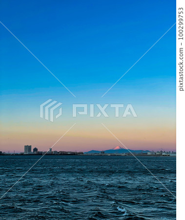 The moon and Mt.Fuji seen from off Funabashi, Tokyo Bay The moon and Mt.Fuji seen from off Funabashi, Tokyo Bay 100299753