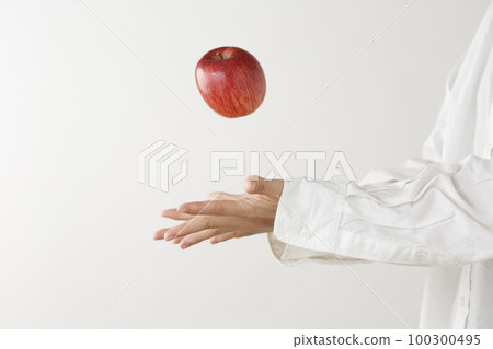 apple hand apple hand 100300495