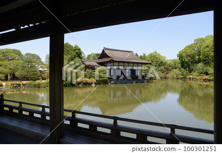 Heian Jingu Shrine View of the Shobikan from Hashidono, Sakyo Ward, Kyoto City Heian Jingu Shrine View of the Shobikan from Hashidono, Sakyo Ward, Kyoto City 100301251