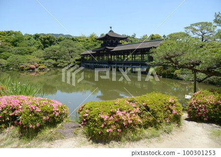 Heian Jingu Shrine, Seihoike Pond and Hashidono, Sakyo Ward, Kyoto City Heian Jingu Shrine, Seihoike Pond and Hashidono, Sakyo Ward, Kyoto City 100301253