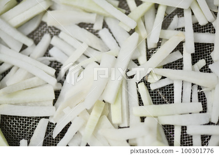 Kiriboshi daikon radish (beginning to dry) 100301776