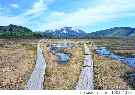 Ozegahara and Shibutsuyama in spring Ozegahara and Shibutsuyama in spring 100305338