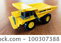 越野自卸車 100307388