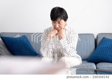 Worried senior woman tired 100308142