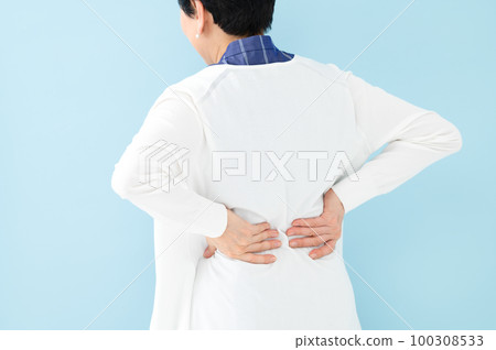 背部疼痛的女人 100308533