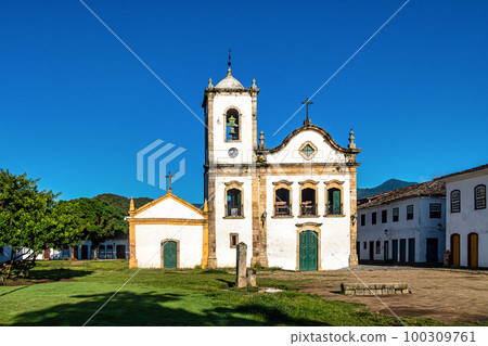 The Jesuit Baroque-Rococo style of the 18th century Church of Santa Rita in Paraty on Brazil's Costa Verde 100309761