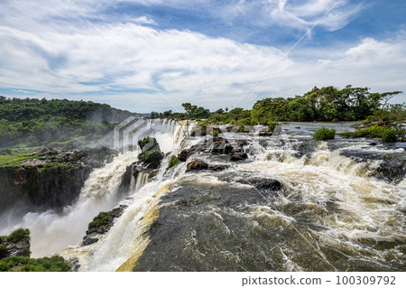 Iguazu Falls, the largest series of waterfalls of the world, located at the Brazilian and Argentinian border 100309792