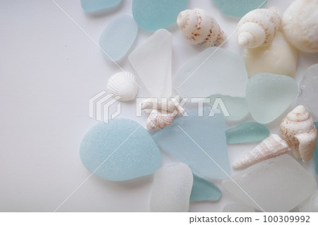 Blue sea glass and white shells placed together on the right side 100309992