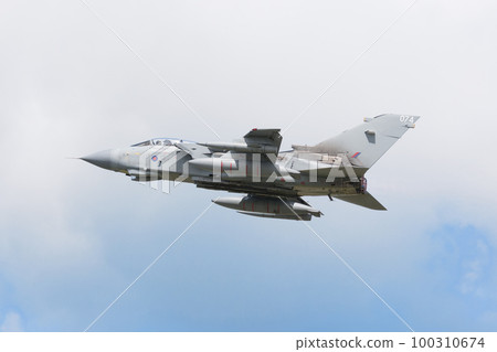 英國空軍龍捲風GR.4起飛 100310674