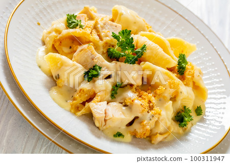 cheesy and creamy chicken and shells pasta bake cheesy and creamy chicken and shells pasta bake 100311947