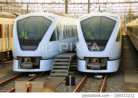 The beautifully shining white porcelain ultra-luxury limited express goes to Nikko and Kinugawa... Tobu Railway New limited express "Spacia X" N100 series 100312212