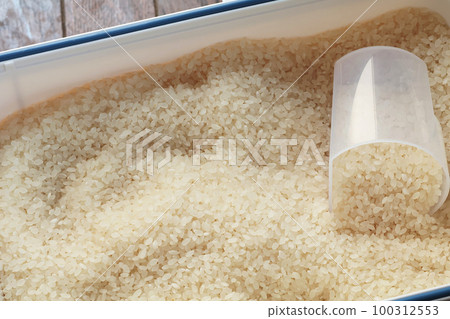 塑料飯碗裡的米飯 100312553
