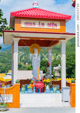 Pagoda in Vietnam 100315710