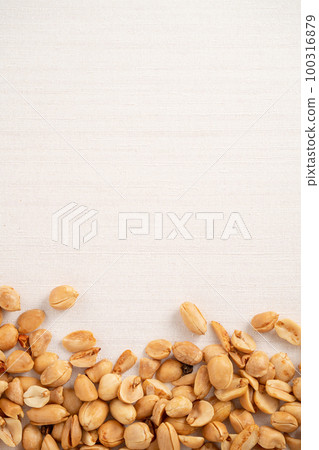 Peanuts snacks spicy spicy peanuts snack 麻ーピー 100316879