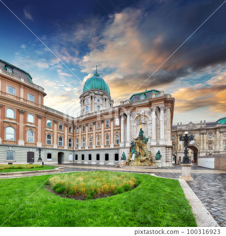 Gorgeous Courtyard of the Royal Palace in Budapest. 100316923