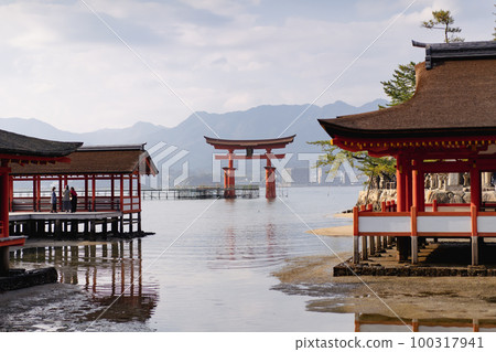 嚴島神社鳥居 嚴島神社鳥居 100317941