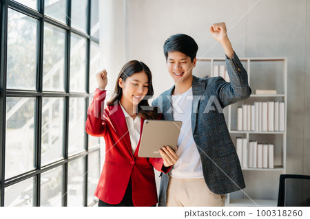 Those who work hard, win in the conference room new startup project. 100318260