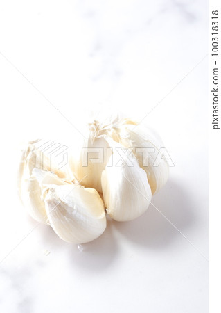 Garlic, a flavored vegetable that increases stamina 100318318