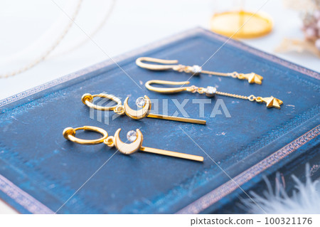 Crescent moon earrings and star earrings gold accessories Crescent moon earrings and star earrings gold accessories 100321176