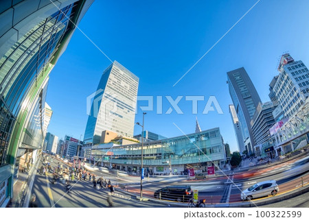 Tokyo Shinjuku Station 2023 100322599