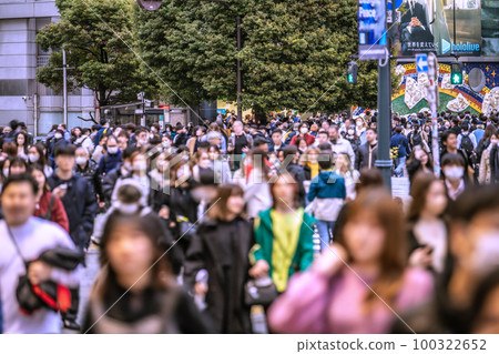 Tokyo cityscape in Japan March 13th. Shibuya has a threatening flow of people. Wearing a mask is a personal decision from today = 13th 100322652